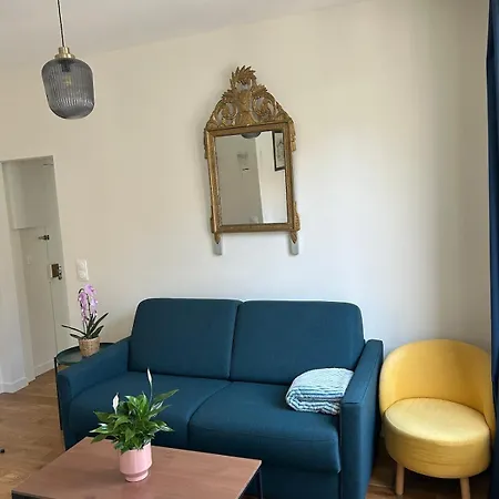 Eiffel Tower Family Apartman