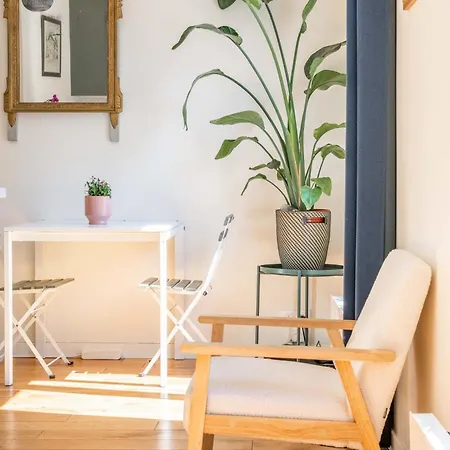 Eiffel Tower Family Apartment