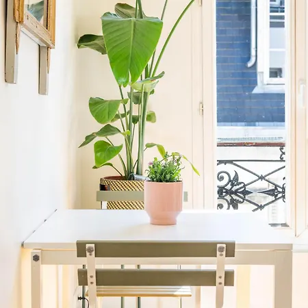 Eiffel Tower Family Apartment Paris